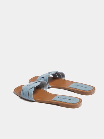 Pull&Bear Pantolette in Blau