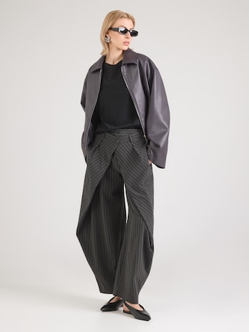 ABOUT YOU Póló 'Carla' - fekete