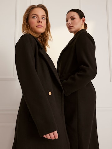Guido Maria Kretschmer Women Between-seasons coat 'Kelsey' in Black