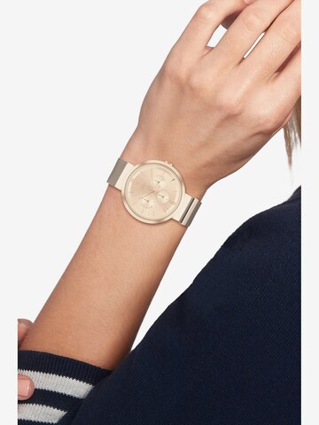 TOMMY HILFIGER Analog Watch in Gold