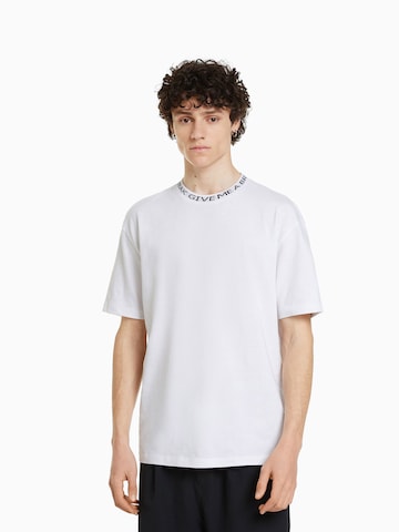 T-Shirt Bershka en blanc : devant