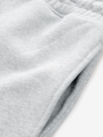Tapered Pantaloni di Next in grigio