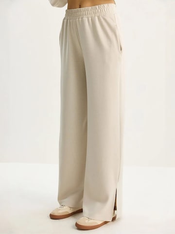 Completo pantalone di Bianco Lucci in beige