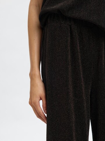 SELECTED Regular Hose in Braun