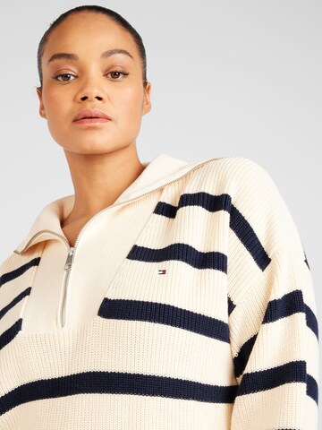 Tommy Hilfiger Curve Pullover in Weiß
