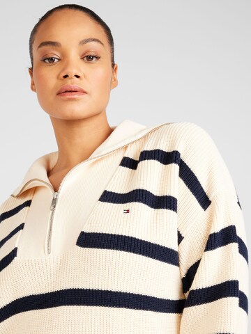 balta Tommy Hilfiger Curve Megztinis