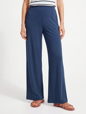 Marie Lund Regular Pants in Blue: front