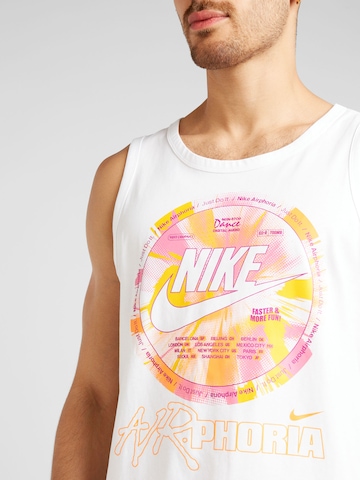 Nike Sportswear Μπλουζάκι σε λευκό