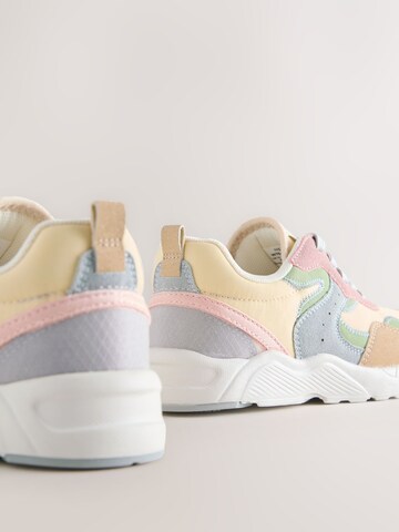 Sneaker de la Next pe mai multe culori