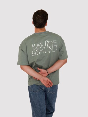 BAYSIDE BOUND Oversized shirt 'THE BAYSIDE UNISEX OVERSIZE TEE' in Groen