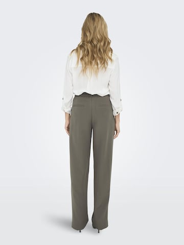 ONLY Regular Pleat-Front Pants 'Lana-Berry' in Brown