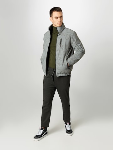 Coupe regular Veste d’hiver Calvin Klein Jeans en gris