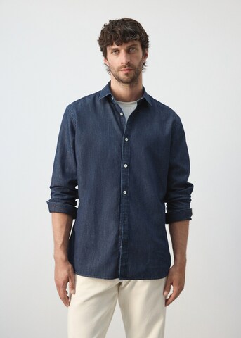 MANGO MAN Regular fit Button Up Shirt 'Chali' in Blue: front