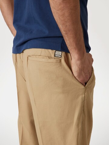 GUESS Regular Chinohose in Beige