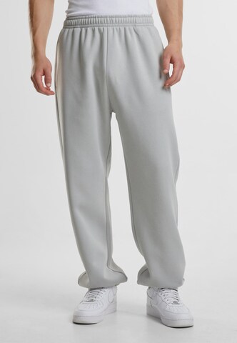 Tapered Pantaloni di Urban Classics in grigio: frontale