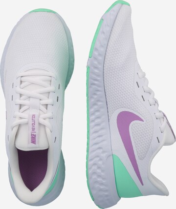 Chaussure de course 'Revolution 5' NIKE en blanc