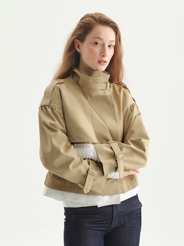 TorWeit Between-Seasons Coat 'Double-breasted cropped trench coat' in Green