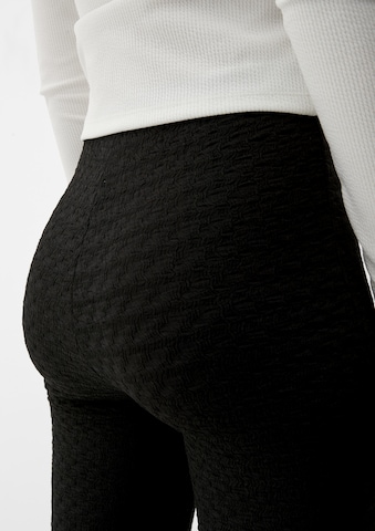 QS - Acampanado Pantalón en negro