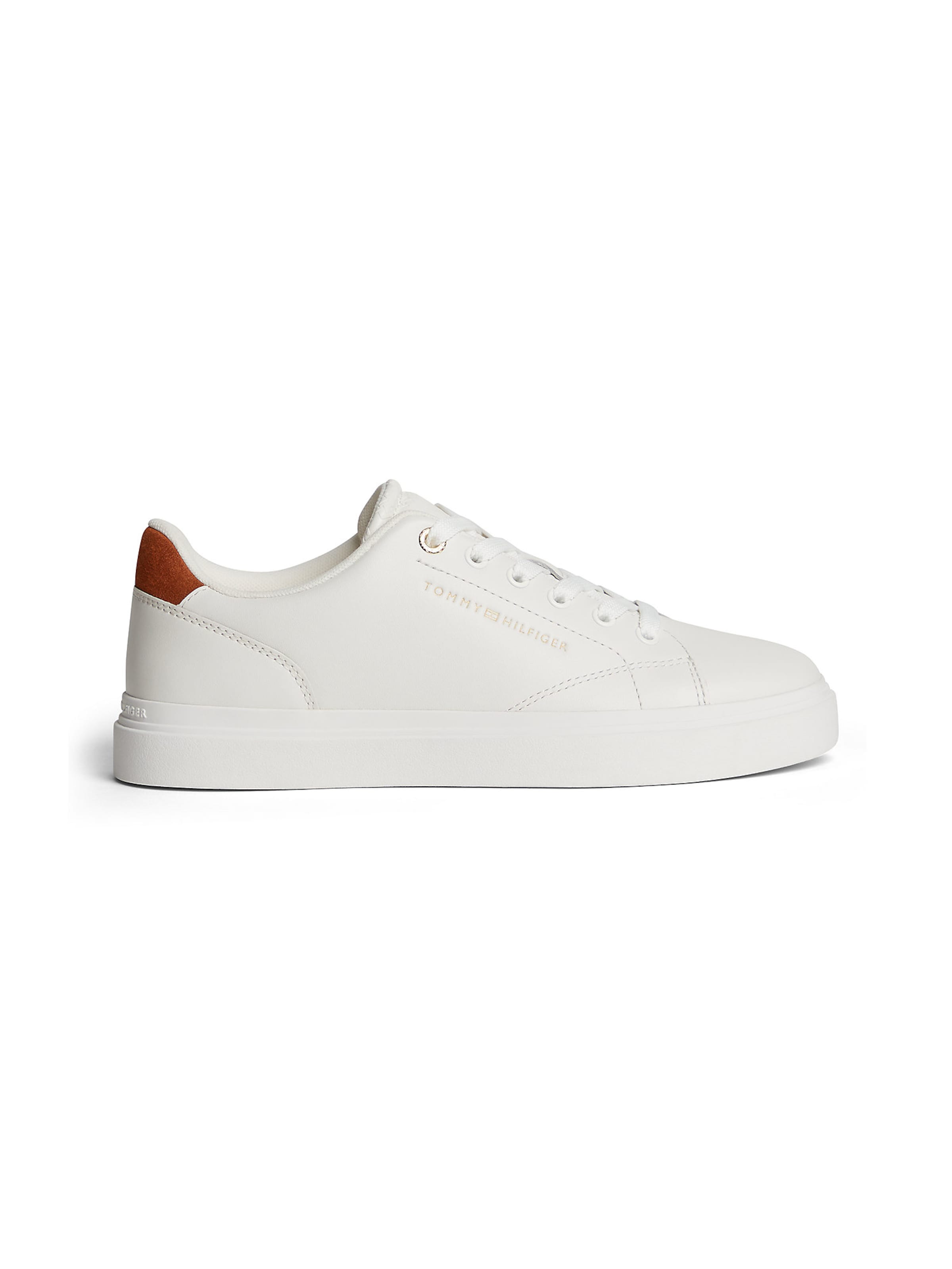 Baskets basses TOMMY HILFIGER en blanc
