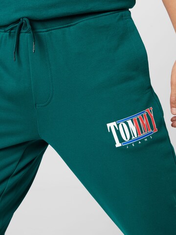 Tapered Pantaloni de la Tommy Jeans pe verde
