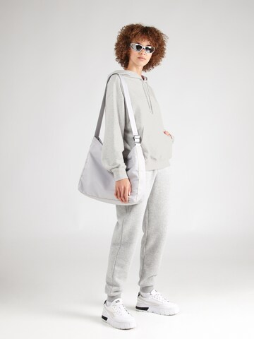 Sweat-shirt 'ESSENTIALS' new balance en gris