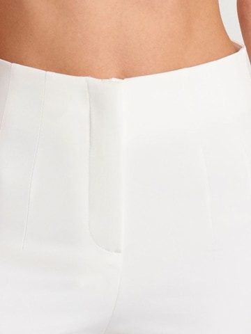 Dilvin Flared Pants in White