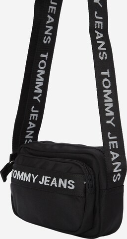 Tommy Jeans Taška přes rameno – černá: přední strana