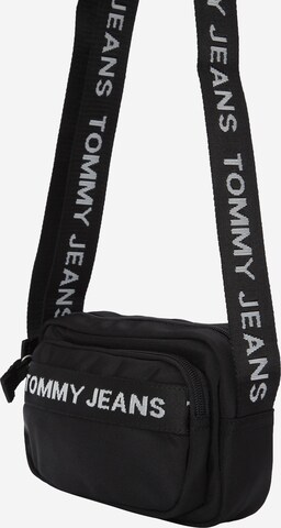 Tommy Jeans Crossbody Bag in Black: front