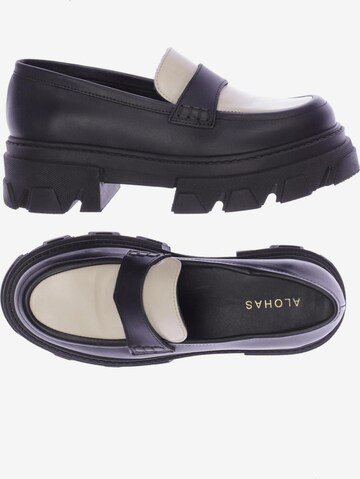 Alohas Flats & Loafers in 39 in Black: front