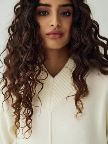 Pullover ' N-Maidie ' di Noella in bianco