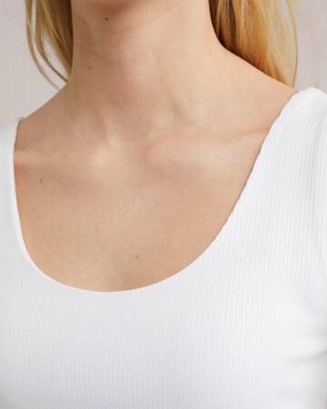 WE Fashion Top in White