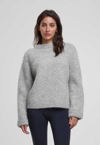 Aim'n Sweater in Grey