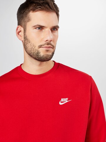 Coupe regular Sweat-shirt 'Club Fleece' Nike Sportswear en rouge