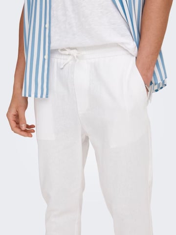 Tapered Pantaloni '22024966' di Only & Sons in bianco