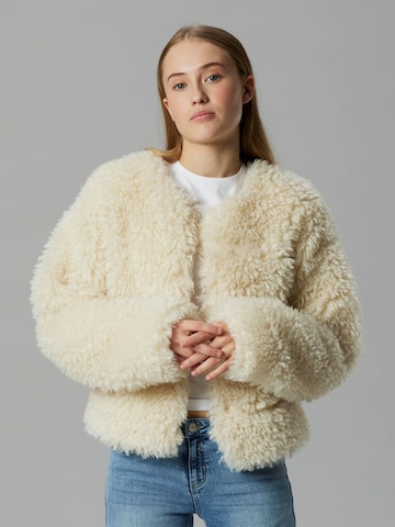 Veste mi-saison LMTD en blanc : devant