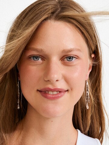 Cercei 'Mylan' de la Pilgrim pe argintiu: față