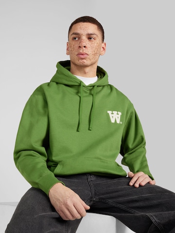 WOOD WOOD Sweatshirt 'Cass' i grøn: forside