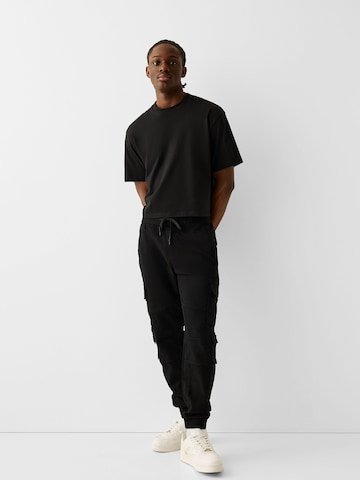 Bershka Tapered Cargobroek in Zwart