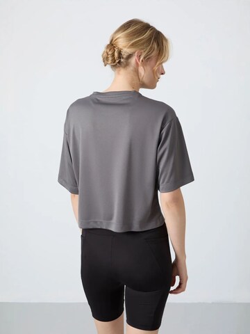Maglia extra large di Tommy Life in grigio