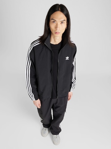 ADIDAS ORIGINALS Välikausitakki värissä musta