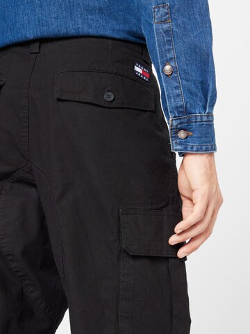Tommy Jeansregular Cargo hlače 'Aiden' - crna boja