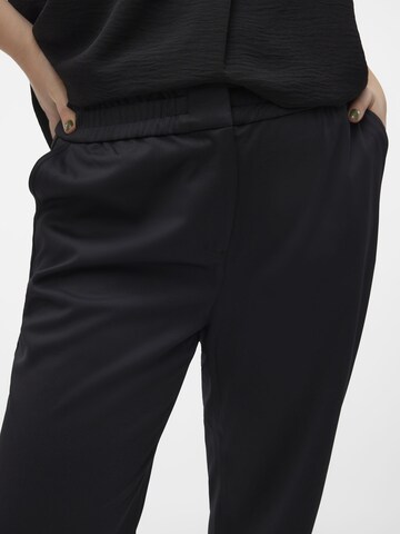 Regular Pantalon 'CADENCE' Vero Moda Curve en noir