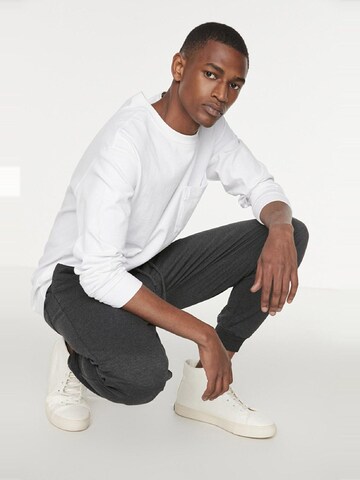 Tapered Pantaloni de la Trendyol pe gri