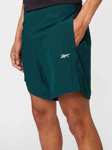 Reebok Regular Sportshorts in Blau