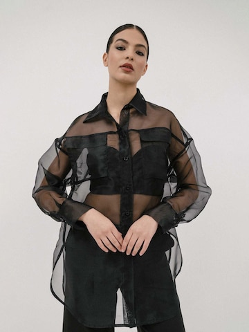 4TAILORS Puseromekko 'Punget' värissä musta: etupuoli