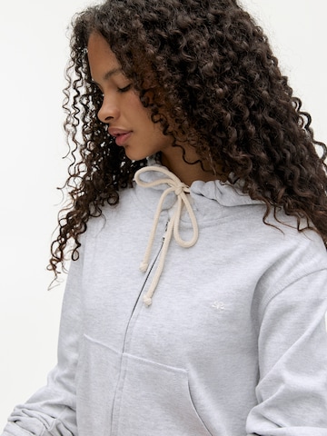 Pull&Bear Sweatjacke in Grau