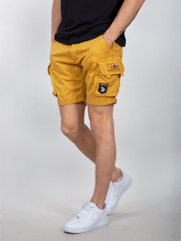 regular Pantaloni cargo di ALPHA INDUSTRIES in giallo: frontale