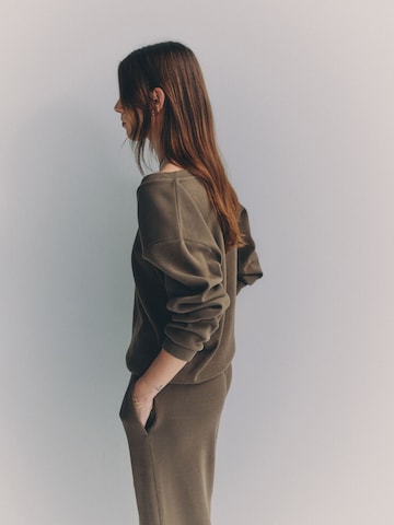 The Set Sweat suit in Brown