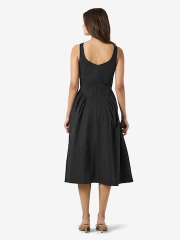 Noisy may Dress 'NMASTA' in Black