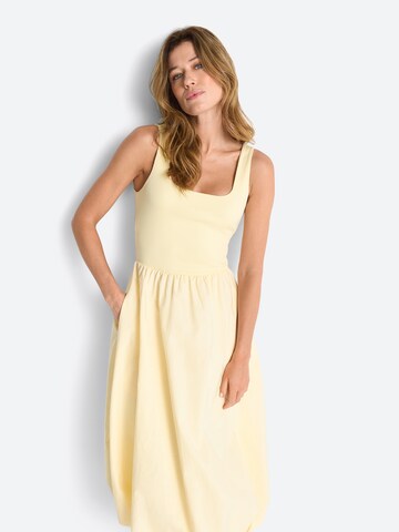 Rich & Royal Jurk in Geel: voorkant
